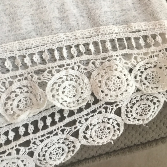 Misses 1X lightweight knit tunic top with lace - Picture 1 of 5